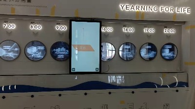 互動滑軌屏系統(tǒng)入駐福建廈門漳州某房產中心廣場展廳
