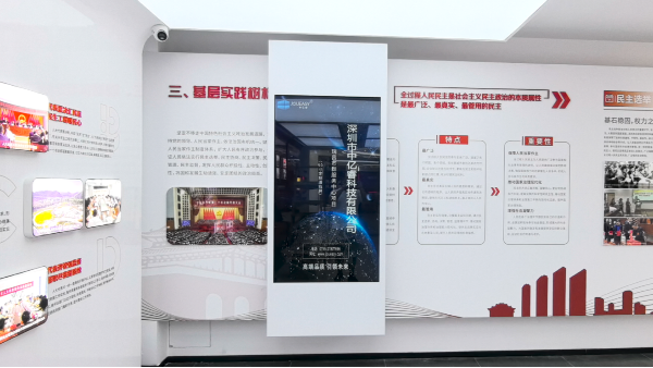 智慧展廳新標(biāo)配：滑軌屏如何成為信息解說的“金牌導(dǎo)游”？